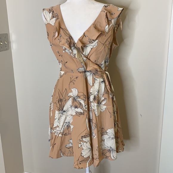 *SALE* NWT LOST+ WANDER Peach Floral Print Wrap Dress - Picture 4 of 11